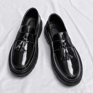 รองเท้าผู้ชาย ฤดูร้อนผู้ชายรองเท้าหนังสบาย ๆ ฤดูใบไม้ร่วงเกาหลีร้อยรองเท้า