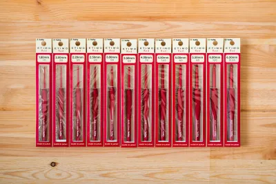 3.5mm ETIMO Red Crochet Hook with Cushion Grip Tulip Japan