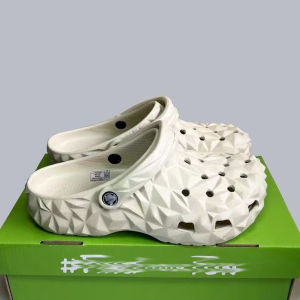 Free Shipping Classic Star-Patterned Clogs WomenS Classic Style Soft-Soled Beach Sandals MenS Non-Slip Casual Sandals And Toe-Covering Slippers.