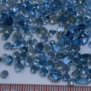 00831-MỘT VIÊN TOPAZ XANH (THIÊN NHIÊN) không phát đỏ Duới tia UV size nhỏ như hình