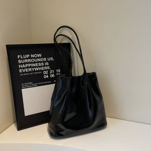 MAXI สไตล์ฝรั่งเศสแบบ กระเป๋าสะพายไหล่สีทึบ จุได้มาก เรโทร กระเป๋าหนัง PU รักแร้ ทันสมัยและทันสมัย ลำลองแบบสบายๆ กระเป๋าถือของผู้หญิง สำหรับผู้หญิง