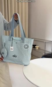Lightweight Wrinkle Resistant Large Shoulder Bag Soft Foldable Material Portable Campus Shopping Daily Handbag