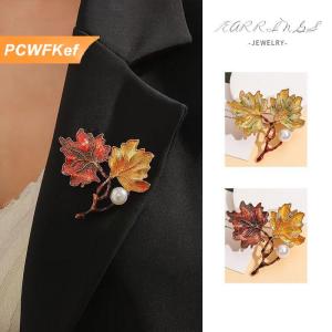 【PCWFKef】 เข็มกลัดรูปใบเมเปิ้ลสไตล์วินเทจสำหรับผู้หญิงเสื้อผ้าเสื้อโค้ทเครื่องประดับของขวัญเครื่องประดับ