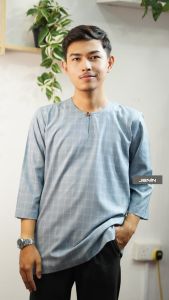 KURTA KOTAK KOTAK  KURTA LELAKI TELUK BELANGA KURTA TRADITIONAL LENGAN TIGA SUKU MATERIAL GERMANY COTTON 100%