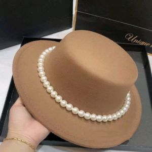 Mũ Dạ Nỉ Đỉnh Bằng Viền Ngọc