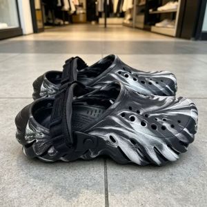 Crocs 2026 New summer style two-tone perforated clogs for men and women outdoor printed non-slip beach sandals closed-toe slippers