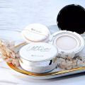 Ultra Moist Cushion MS GLOW LIght and Medium 15 gr Menyamarkan Noda atau Bintik Hitam. 