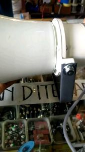 corong speaker Toa ZH615R  dipotong bagian depannya ukuran lebih kecil cocok sekali untuk sirine bisa disesuaikan ukurannya bagus suaranya kencang harganya murah awet tahan lama bisa di pasang di motor