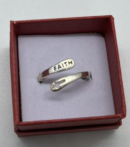 แหวนกางเขน Faith สีเงิน แหวนคริสเตียน ปรับขนาดได้ แหวน กิฟชอปคริสเตียน พระเจ้า พระเยซู เครื่องประดับคริสเตียน เครื่องประดับผู้หญิง