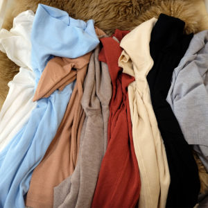 Gakki เสื้อยืดแขนสั้น เสื้อไหมพรมคอวี สไตล์เกาหลี ผ้านิ่มใส่สบาย ฟรีไซส์ สีพื้นพร้อมส่ง A023#