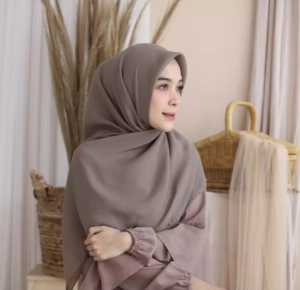 BELLA SQUARE HIJAB SEGIEMPAT - Kerudung Segi Empat Bella Square ( Full Warna BISA COD )