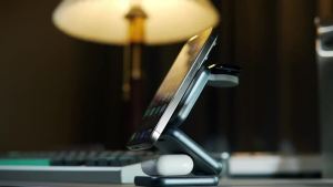 แท่นชาร์จไร้สายแม่เหล็ก 3 IN 1 สำหรับ iPhone 15 14 13 12 นาฬิกา AirPods แท่นชาร์จแบบพับได้