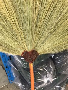 ไม้กวาดดอกหญ้าด้ามไม้