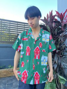 เสื้อเชิ้ต เสื้อฮาวาย ผ้าไหมอิตาลี วินเทจ ลายบ้านแดง บ้านหิมะ ลายคริสต์มาส E90