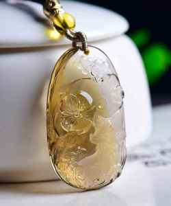 จี้จิ้งจอกซิทรีนธรรมชาติบราซิลเก้าหางรูปร่างร่างกายบริสุทธิ์แกะสลักอย่างงดงามโชคลาภสิ่งศักดิ์สิทธิ์สันติภาพการแต่งงานที่รุ่งเรืองเพื่อส่งเสริมความรู้สึกสามีภรรยาขนาด: 43.6 26.8 11.5มม