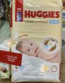Tã dán sơ sinh Huggies size 4-8kg Mẫu mới Skin Perfect 54 Miếng tặng kèm khăn ướt - Hàng Chính Hãng. 