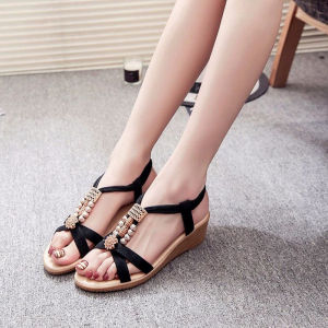 รองเท้าส้นตึกแต่งลูกปัดสำหรับผู้หญิง สไตล์ลำลอง เปิดหน้าเท้า พื้นรองเท้าแบบหนา รองเท้าสายรัดข้อเท้าที่ใส่สบาย