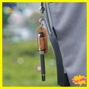 XINGK ที่ใส่ปากกาสายคล้องพร้อมพวงกุญแจตัวป้องกันดินสอแบบพกพาสำหรับคลิปบอร์ดที่ใส่ปากกาหนัง PU