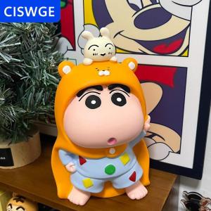 [COD] CISWGE New Anime Crayon Shin-chan Hình Con Heo Đất Ngân Hàng PVC Mô Hình Tượng Búp Bê Con Heo Đất Ngân Hàng Bàn Trang Trí Nội Thất Quà Tặng Đồ Chơi