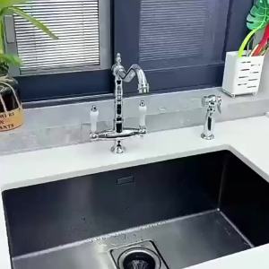 Brass Kitchen Faucet Dual Handle Kitchen Sink Faucet 360 Degree Swivel Spount Hot and Cold Water Mixer Basin Faucet Gold Chrome