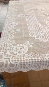 Taplak Meja Makan persegi 4 Kursi 135 x 180 cm Bahan kain Polyester Corak Bunga Mahkota Minimalis Simple dan Elegan