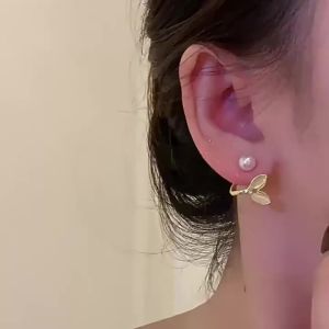 เข็มเงิน S925 เกาหลีโอปอลหางปลาไข่มุกเฉพาะแสงหรูหรา