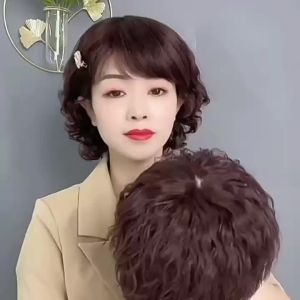 Tóc giả ngắn xoăn tự nhiên làm bằng máy hoàn toàn dành cho nữ tóc giả thời trang hàng ngày món quà hoàn hảo cho mẹ.