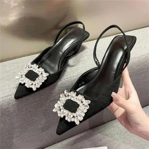 รองเท้าผู้หญิง รองเท้าส้นสูง รองเท้าแฟชั่น รองเท้าหัวแหลม ประดับพลอยเทียมทรงสี่เหลี่ยม รที่ส่องแสง สวยๆกันไปเลย ไซส์ 35-42