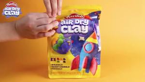 Play-Doh Air Dry Clay Bucket 2.5 lb. of Paintable White Modeling Clay Arts & Crafts Gift Craft Supplies Sculpting and Molding Clay for Kids