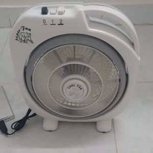 quạt hộp b2 sử dụng cúp ( mất) điện bằng sạc dự phòng điện thoại của khách.và sử dụng như quạt điện 220v. Quạt Hộp Kèm Usb Và Adapter 12V Quạt Điện Tiết Kiệm Năng Lượng - Lazada