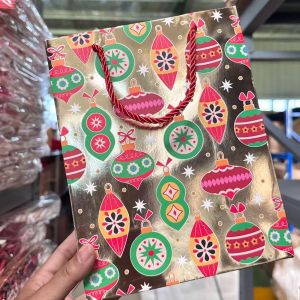 ถุงของขวัญ คริสต์มาส Christmas หูหิ้วเชือกอย่างดี รุ่นหน้าเงา ให้ความสวยหรู ขนาด เล็ก กลาง ใหญ่ พร้อมส่ง