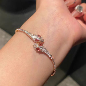 100% authenti ✨Super-shiny red zircon bracelet  New style ❤ elegant and simple  High-end 🌹 fashionable and light luxury  Versatile red snake bracelet💎