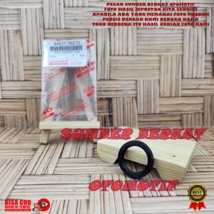 KARET SIL VAKUM BOSTER REM HINO DUTRO HT125 HT130 27MM LUBANG BESAR