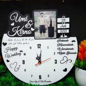 Jam Dinding Akrilik Custom Foto Kado Pernikahan Ulang Tahun Anniversary - Ukuran Besar 30cm - Packing Kardus Box - Kualitas Hasil Foto Detil dan Rapi - Pengiriman Cepat