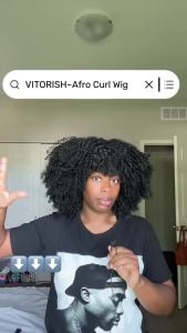 วิกผมหยิกแอฟโฟรพร้อมหน้าม้า 12 นิ้ว วิกผมสังเคราะห์สำหรับผู้หญิง น้ำหนักประมาณ 280 กรัม/ชิ้น ทนความร้อน สีดำ วิกผมหยิกสั้นสำหรับงานปาร์ตี้ประจำวัน