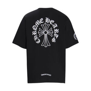 เสื้อยืดแขนสั้นเทรนด์ใหม่สไตล์อเมริกันของ Chrome Hearts พร้อมลายพิมพ์ไม้กางเขนและสันสกฤตที่คอเสื้อ