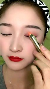 phấn mắt 2 đầu. 1 đầu phấn mắt 1 đầu cọ.dễ như đánh son