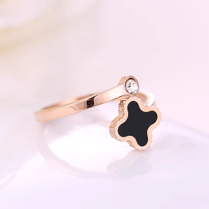 Cincin Titanium Wanita Bunga Semanggi Permata Terbaru Cincin Titanium Anti Karat Tidak Luntur