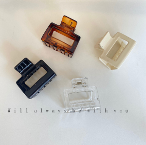 [SG Seller | Light & Tight] 5cm Medium Size Korean Vintage Amber Acrylic Hair Claw Grip Clip texture hollow ins high-quality hairpin top clip for women