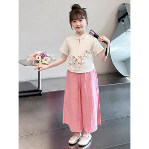 WANDER เสื้อเด็กหญิง ชุดแฟชั่นเด็กผู้หญิง การออกแบบลวดลายย้อนยุค สาวฤดูร้อนบางผ้าฝ้ายโบราณสไตล์จีนใหม่ปักแขนสั้นกางเกงขากว้างสองชิ้น