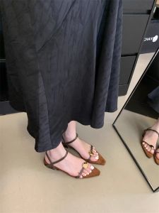 Look At We - Iris รองเท้าแตะรัดส้น ตัวรองเท้าเป็นหนังกลับ ให้ความ quilted luxury