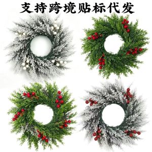 MAYIT Tuyết phủ Vòng hoa Giáng sinh Quả mọng màu đỏ Chống chịu được thời tiết khắc nghiệt. Vòng hoa thông nhân tạo Trang trí Chất liệu nhựa Vòng hoa thường xanh Cửa trước