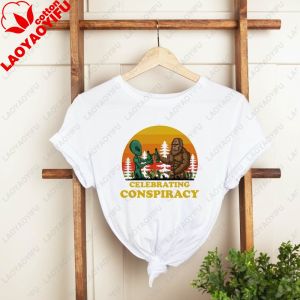[Local Stock] VCC Funny Bigfoot and Alien Celebrating Conspiracy Tshirt Casual Fashion Loose Harajuku Man Clothing Hip Hop Punk Women Streetwear