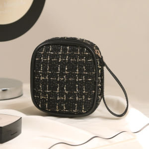 Small Cosmetic Bag Portable Makeup Pouch Lipstick Bag Sanitary Napkin Storage Bag Cute Organizer [Black]