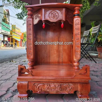 Bàn thờ thần tài ông địa ngang 42 cm quỳ trụ màu đỏ mẫu mới rất đẹp