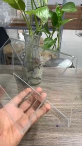 Biển mica chữ A dày 2mm để bàn kích thước 10x20cm cho cơ quan và doanh nghiệp.
