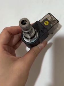 Hydraulic Valve Threaded Cartridge DHF08-234/SV2-08-3C/SV08-33 2 Position 3 Way Solenoid Directional Control Valve