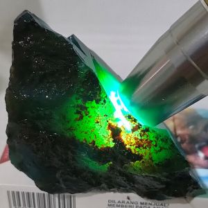 natural batu bacan doko majiko super HQ full kristal dikirim sesuai foto kode94