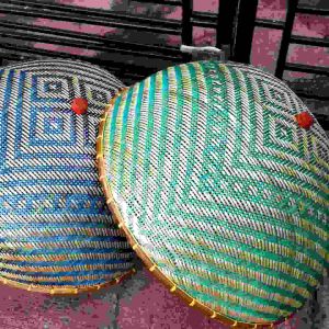 ฝาชีลายไทยโครมไฟ รูปสายแบบไทยๆ สวยมาก ประดับร้าน 28 นิ้ว สวยๆ พร้อมส่งสินค้าใหม่มีหูจับห้อยแขวนคละสีสวย