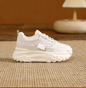 Sepatu sneakers wanita import ERIRI 432 Kualitas premium cocok untuk di pakai di berbagai aktifitasa